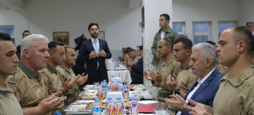 Yıldırım, Afrin kahramanlarıyla iftar yaptı...