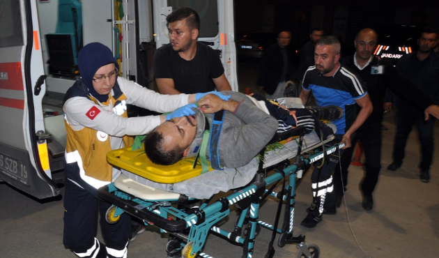 Evine çatıdan girmek isterken yere çakıldı...