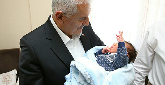 Başbakan Yıldırım vatandaşlara misafir oldu