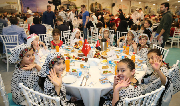 Sultangazi Belediyesi'nden Türk-Filistin kardeşliği iftarı!