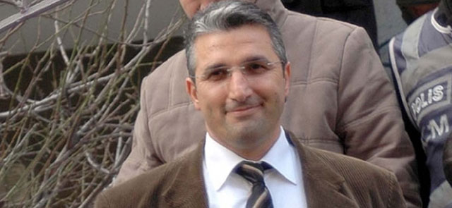 Nedim Şener, Hakan Şükür'ü fena bombaladı... Aciz, kaçak, zavallı...