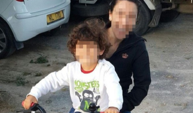 Kanlar içindeki oğlunun fotoğraflarını çekmiş!