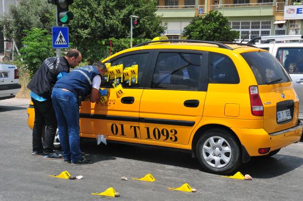 Kırmızı ışıkta 9 kurşun! Ölmedi...