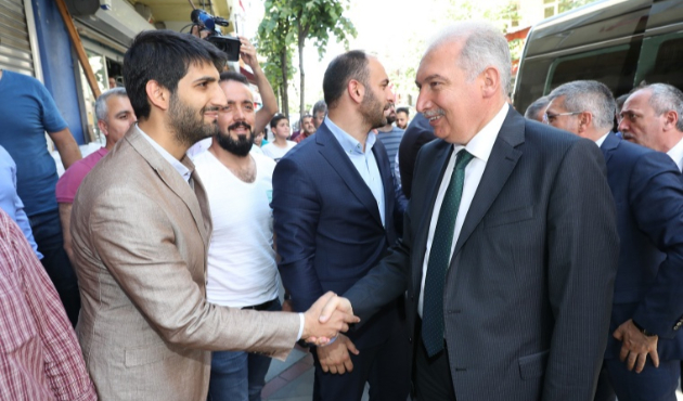 Başkan Uysal Pendik’te esnaf ve vatandaşlarla buluştu!