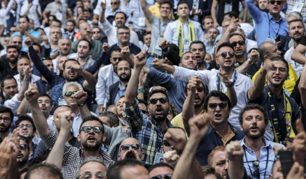 Kadıköy'de Fenerbahçe isyanı!