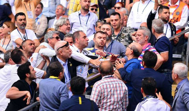 Fenerbahçe kongresinde gerginlik!