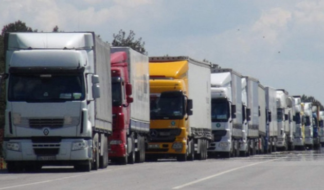 Avrupa sınırında uzun TIR kuyrukları!
