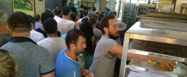 2 bin 500 nüfuslu adaya 130 bin tatilci gidince... Yiyecek bitti!