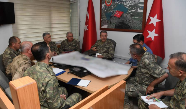 Akar Hakkari'de şehit aileleri ile iftar yaptı!