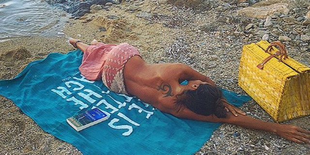 Eda Taşpınar'ın üstsüz pozu sosyal medyayı salladı!