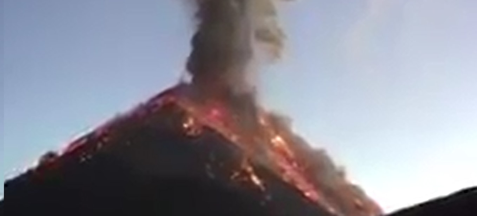 Guatemala'da Fuego yanardağı patladı!