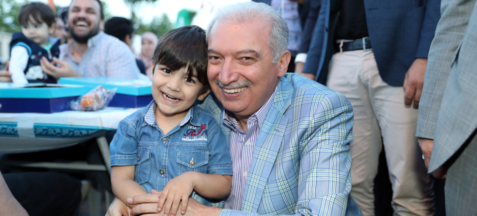 Başkan Uysal vatandaşla iftar sofrasında buluştu