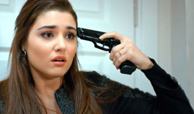 Hande Erçel oyunculuktan 3 kez sınıfta kaldı!