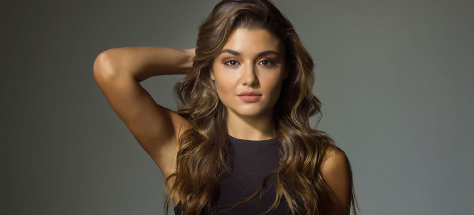 Hande Erçel oyunculuktan 3 kez sınıfta kaldı!