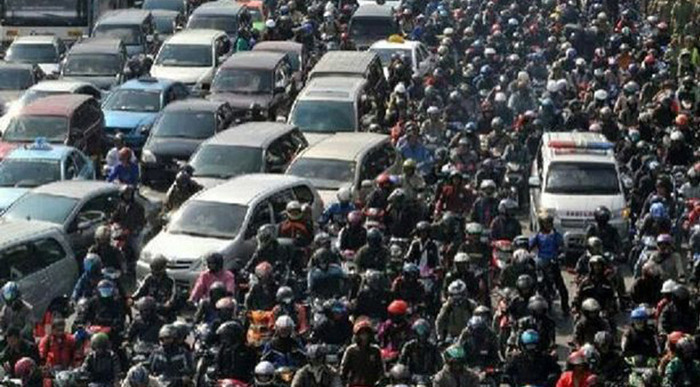 Okuyunca halimize şükredeceksiniz! Bayram trafiğinde beklemekten öldüler...