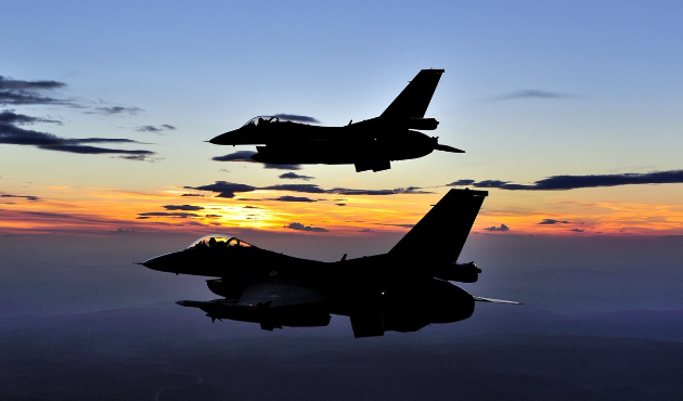 Türk F-16'ları PKK'nın Hakurk kampını vurdu!