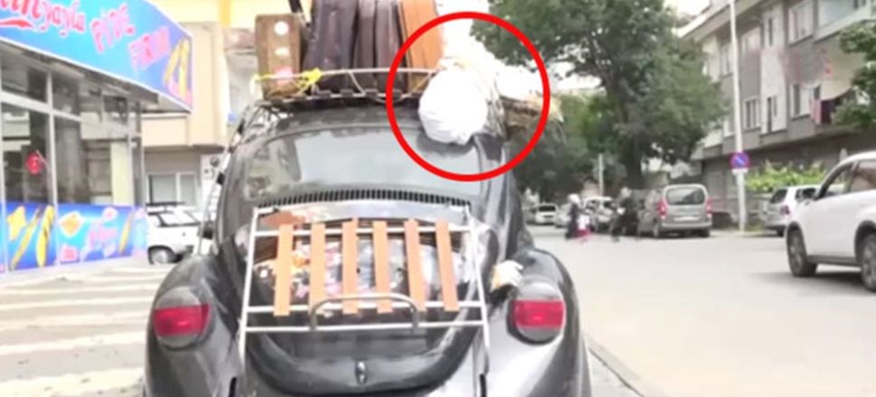 Aracın üstündeki 'ceset' şoke etti!
