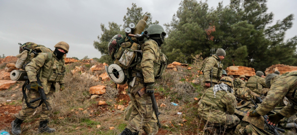 PKK'nın bıraktığı silahları TSK'ya teslim ettiler!