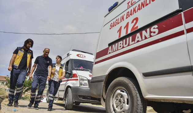 Gömülmek üzere olan bebeği 112 ekipleri kurtardı!