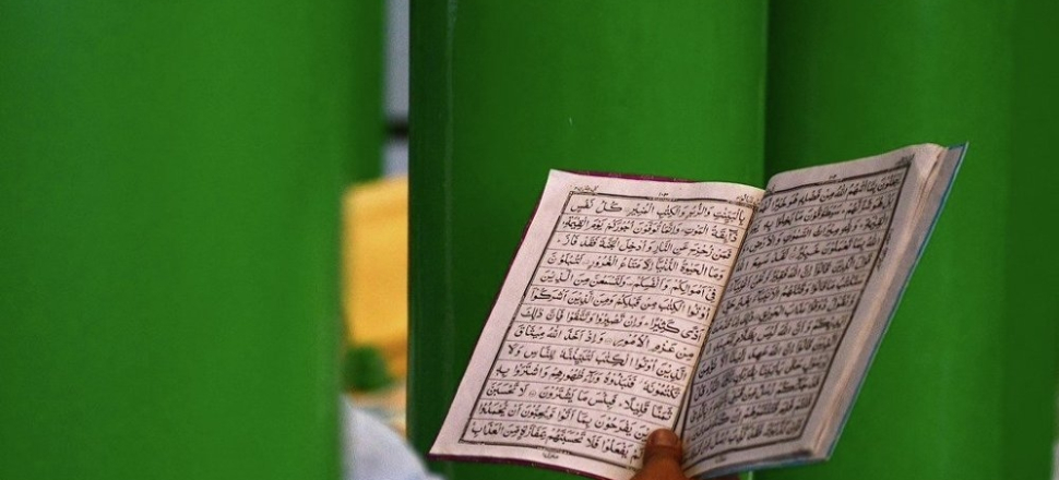 Arapça Kanun kitabını Kur'an-ı kerim sandılar...