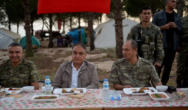 Apoletli Paşa Afrin kahramanları ile iftar yaptı!