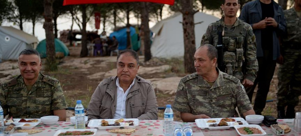 Apoletli Paşa Afrin kahramanları ile iftar yaptı!
