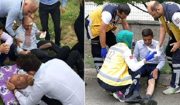 Bıçağı çekip önüne gelene saldırdı!