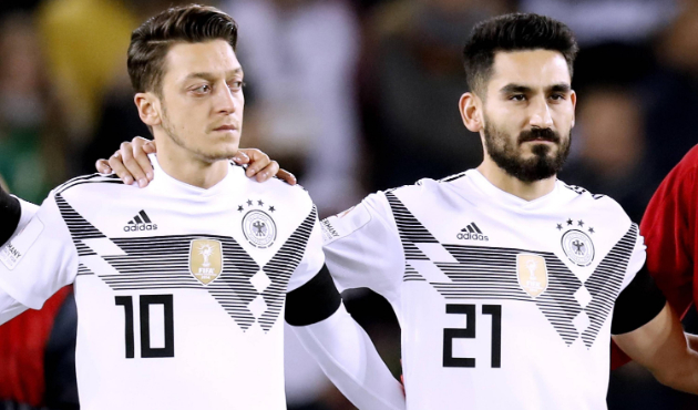 Efsane Alman futbolcudan Mesut Özil'e tepki!