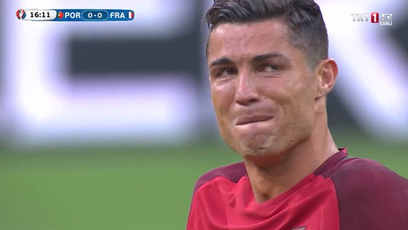 Ronaldo gözyaşlarıyla sahayı terk etti