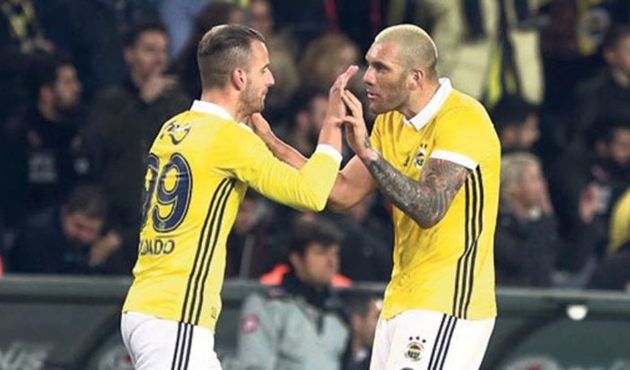 Fenerbahçe yıldız golcüsü ile yolları ayırdı!