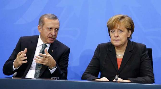 Erdoğan Merkel'i başından savdı