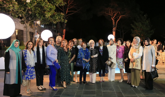 Emine Erdoğan'dan kadınlar onuruna iftar...
