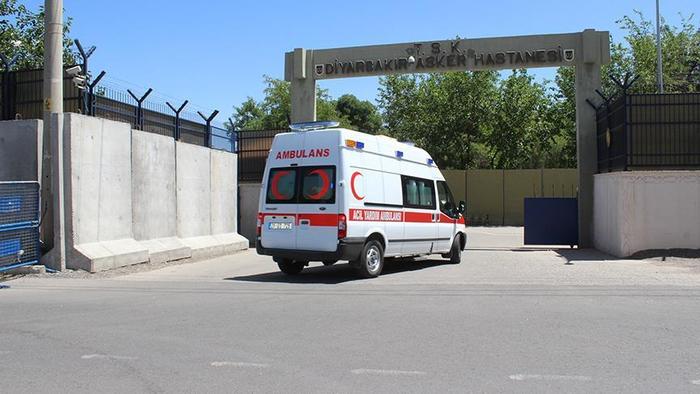 PKK'lılar Diyarbakır'da polise ateş açtı!