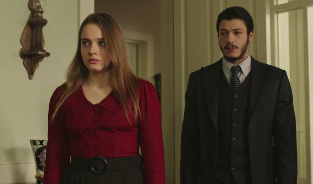 Dizide üvey kardeş, gerçekte sevgili!