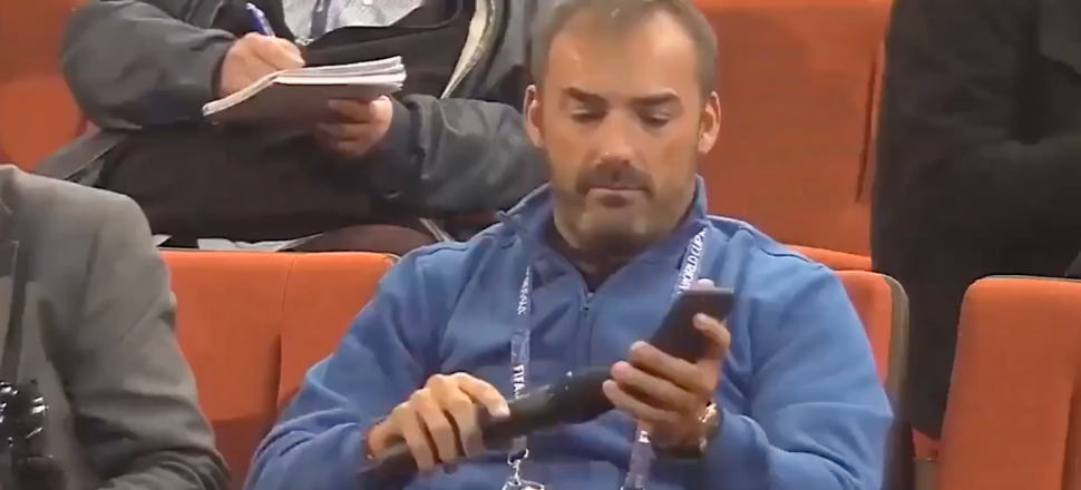 İspanyol gazeteci Griezmann'a Google Translate ile soru sordu!