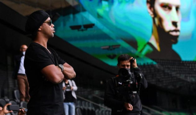 Ronaldinho’dan Türk yapımı stada ziyaret