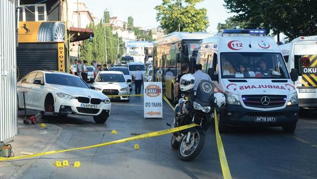 Beyoğlu'nda silahlı saldırı! Yaralılar var