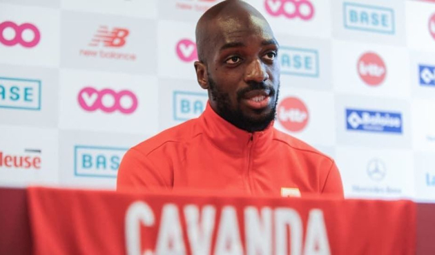 Cavanda yeni takımını karıştırdı!