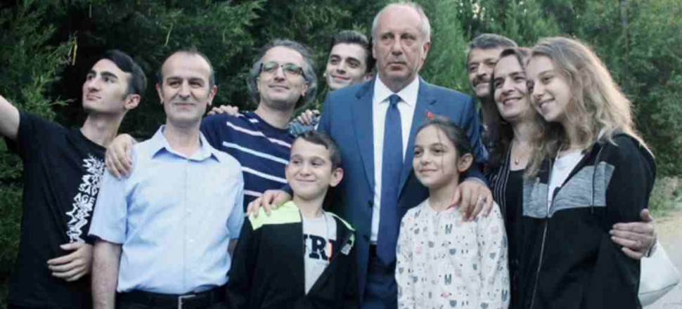 Muharrem İnce bayram namazını köyünde kıldı