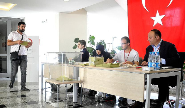 Yurt dışındaki Türk seçmenden sandığa büyük ilgi!