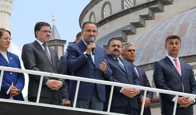 "Kinleri rehber edinmiş peşinden gidiyorlar"