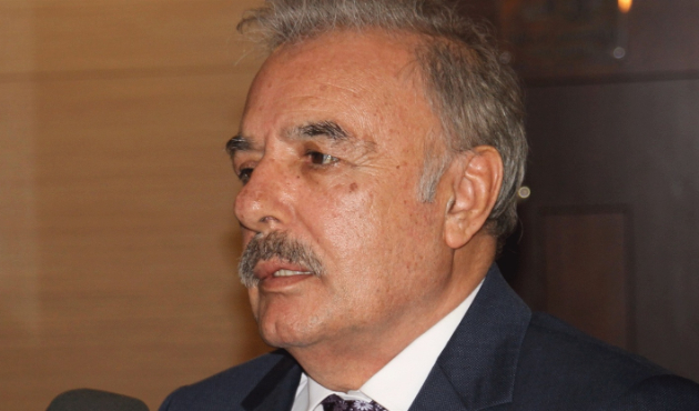 Ferdi Tayfur, yaşamını makineye bağlı sürdürecek!