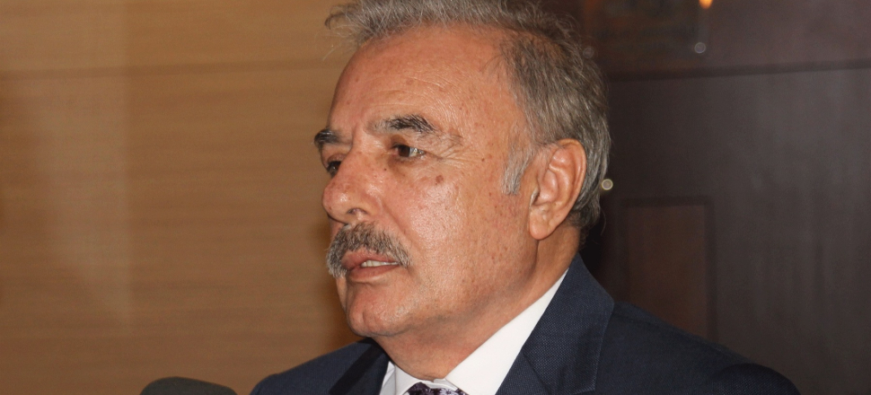 Ferdi Tayfur, yaşamını makineye bağlı sürdürecek!