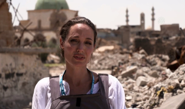 Angelina Jolie, Kürtlerle bir araya geldi!