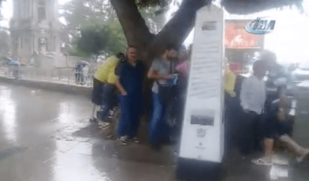 İstanbullu şiddetli yağışa hazırlıksız yakalandı!