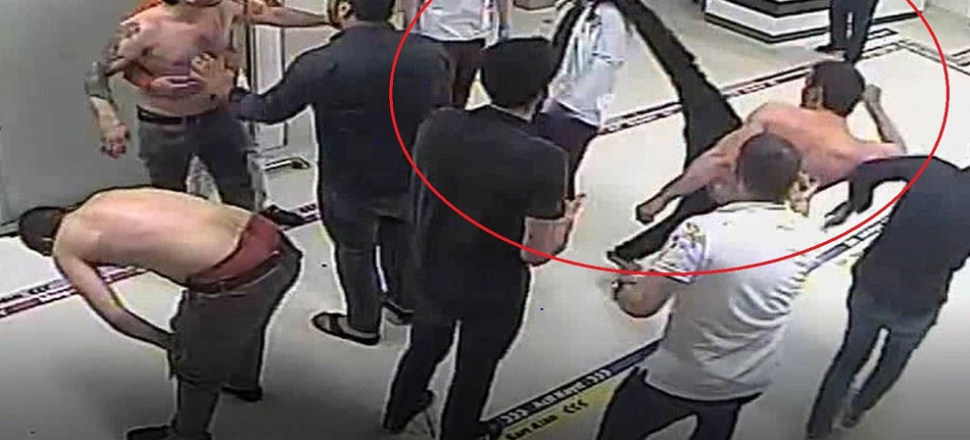 Doktorun suratına böyle tekme attı!