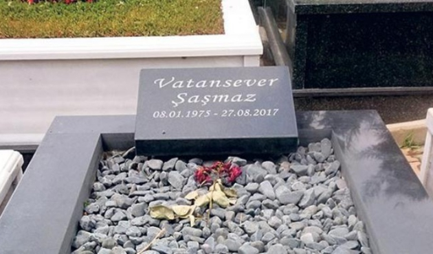 Vatan Şaşmaz'ın mezarında yürek burkan detay!