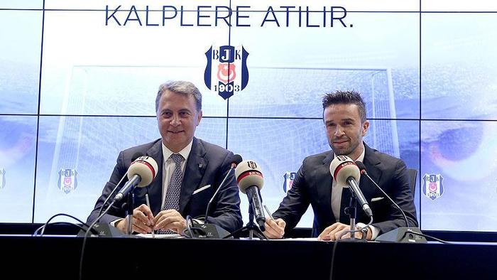 Gökhan Gönül ilk kez açıkladı! İmza töreninde 'kartal dövmesi' mesajı