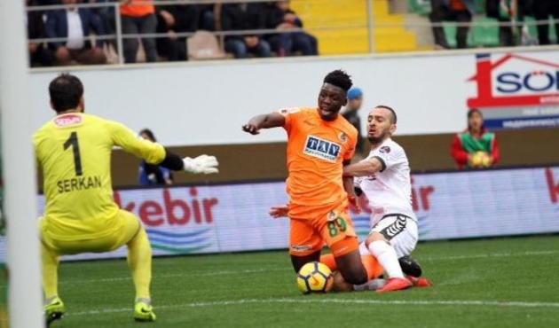 Göztepe'den ilk imza geldi!