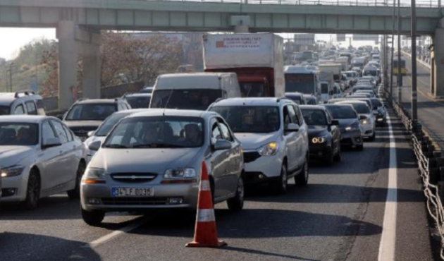 E-5'te zincirleme kaza! Trafik kilit...
